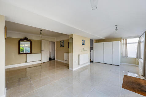 Lounge/Family Room