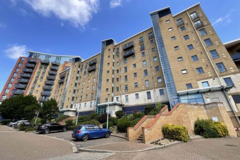 Situated within the sought-after Western Beach Apartments in Silvertown, this beautifully presented two-bedroom, two-bathroom apartment offers contemporary waterside living with the added benefit of s