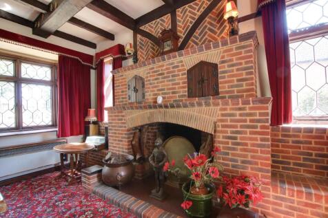 FIREPLACE IN DINING HALL