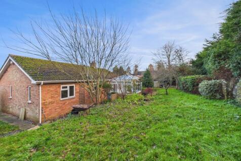 18. CAM04922G0-PR0096-STILL030