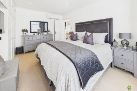 Presented by Clinton at EweMove Bexleyheath and Da