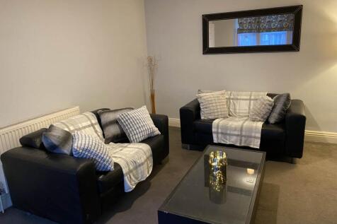 LETS LIVE LEEDS PRESENTS: KNOWLE ROAD
Fantastic 4 bedroom house perfect for a group of friends – Available from 1st July 2026