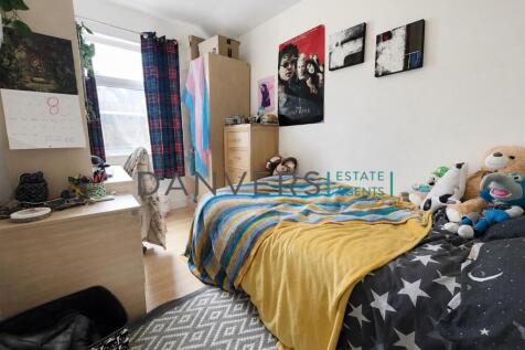 bedroom 4.jpg