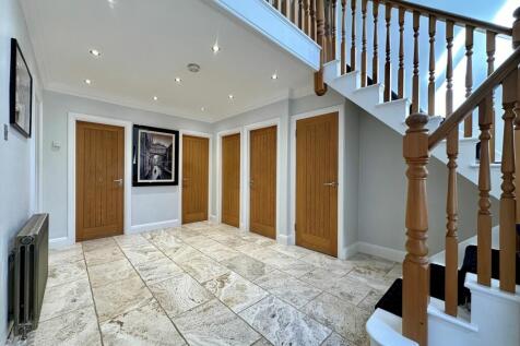 Galleried entrance hall