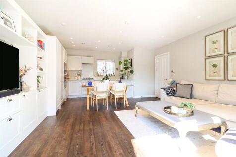 Kitchen/ Living Area