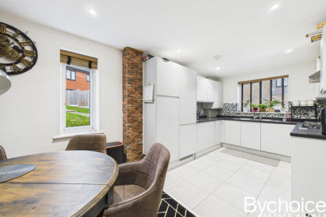 CAM05454G0-PR0093-STILL010