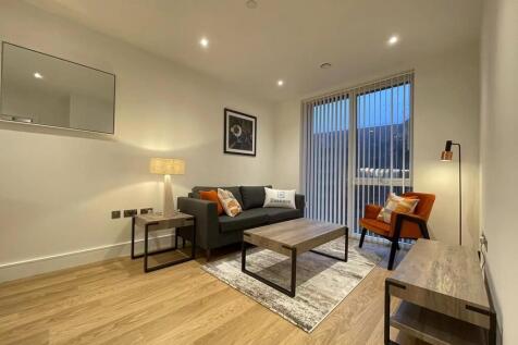 Highly Specified Fully furnished One bedroom apartment located in the right place at the right time to Maximise on Birmingham's accelerating global status and long term investor potential. Be the cent