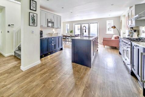 Open-plan kitchen dining room