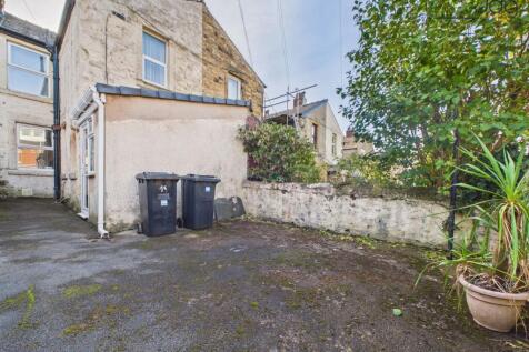 A Generous Garden with Plenty of Possibilities