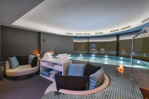 Spa/ Swimming Pool