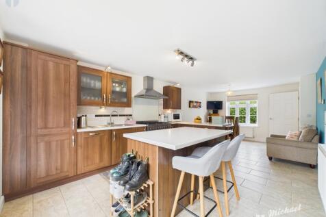 CAM03218G0-PR0735-STILL004