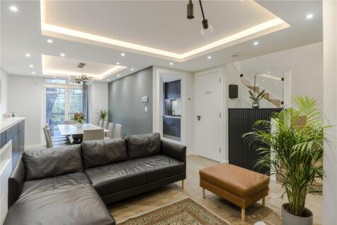 Sitting/Dining Area