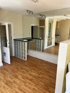 Commercial Property to rent in batley