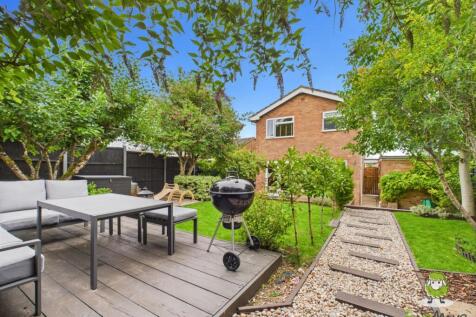 EweMove Basingstoke Avon Road Rear Garden