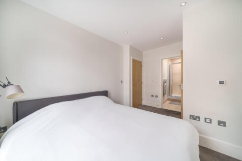 2 bed, 2 bath Apartment in liverpool - Photo 7