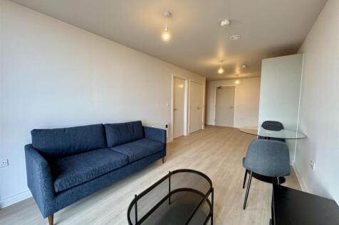 Living Room Pic 6.jpeg
