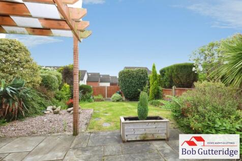 ENCLOSED REAR GARDEN