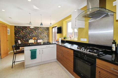 Open plan kitchen/dining room