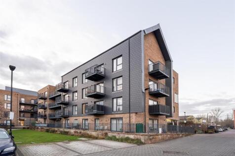 Marina Court, EN9