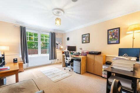 4 bed, 3 bath Detached in Leeds - Photo 8