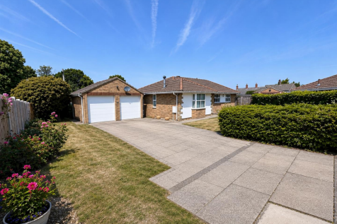 FRONT/ DRIVEWAY/ GARAGE