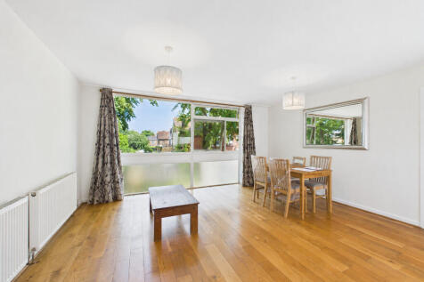 A very beautiful first floor purpose built two double bedroom flat in a great location for Central Ealing. The property comes complete with modern decoration, wooden floors and off street parking, the
