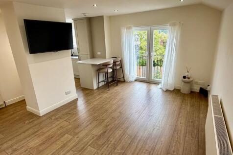 KITCHEN AND DINER/LOUNGE