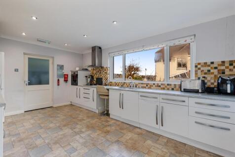 A15 - Southway Headland Road, Torquay - 251203.jpg