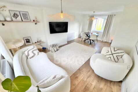 Lochinver Crescent, Paisley lounge shot