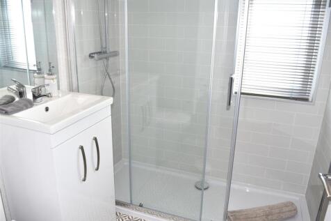 ENSUITE SHOWER ROOM