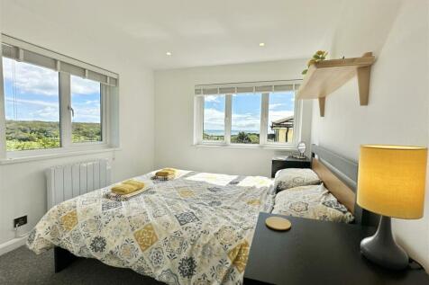 Bedroom 1.jpg