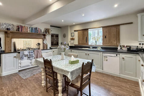 Kitchen/breakfast...