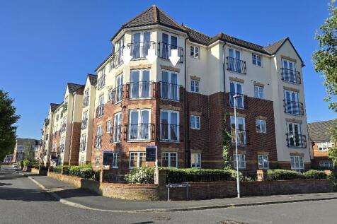 Located to the second floor of a purpose-built development, this superior corner-sited apartment boasts a fantastic living/dining room with feature corner bay with three sets of french doors providing