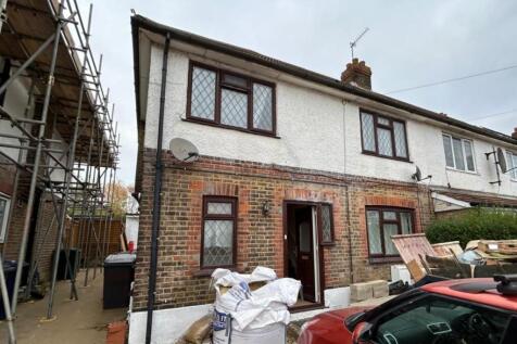 Newly Refurbished 3 Bedroom Semi-Detached House - NW4, Close to Brent Cross This beautifully refurbished 3 bedroom semi-detached house in NW4 is perfectly located just a short walk from Brent Cross Sh
