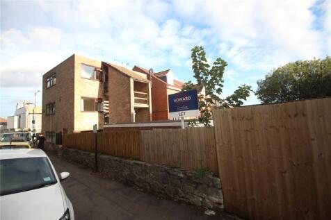 This first floor apartment is in a great location just off Hampton Road, close to Whiteladies Road and has easy access to the City. The flat comprises; lounge leading to separate kitchen with applianc