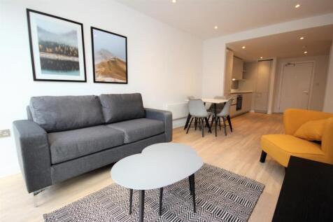 Manchester New Square is an exciting residential development located in the beating heart of the city centre. The very best that Manchester has to offer is right on your doorstep, from fine and eclect