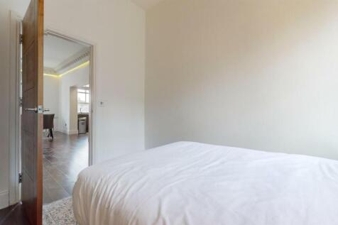 Flat 5, 17 Palace Gate Bedroom 3.2.jpg