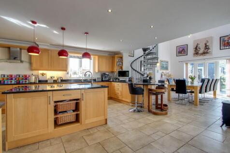 Open Plan Family Room/Kitchen