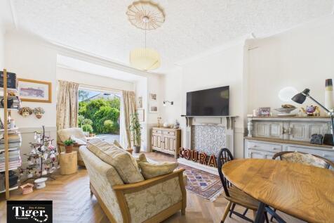 CAM02176G0-PR0579...