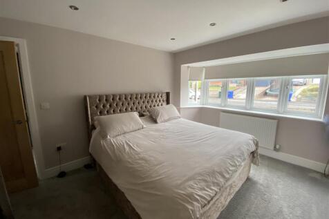 Bedroom no.1 front double: