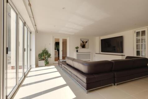 SITTING AREA
