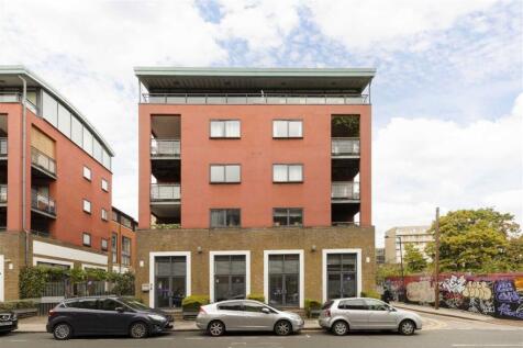 A well proportioned one bedroom apartment in Reservoir Studios. This apartment is on the second floor, has a large living room, separate kitchen and a private balcony.