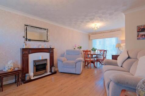 Living Room / Dining