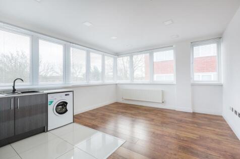 Spacious two-bed apartment near Hackbridge Station with open-plan kitchen, high spec bathroom, wooden floors, parking, and great transport links. Available to move into straight away!