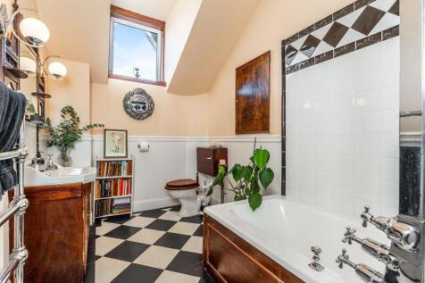 5 bed, 3 bath Detached in Glasgow - Photo 44