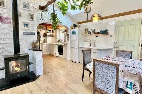 2/3 bed detached bungalow