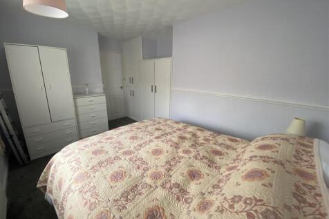 Bedroom no.2 rear double:
