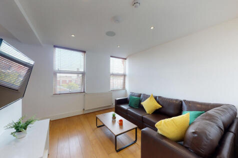 5 Bedroom House in L15 0EE