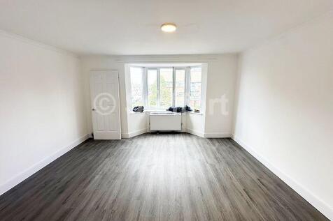 A well-presented 3 bedroom flat is set within moments' walk to East Ham station and local amenities.