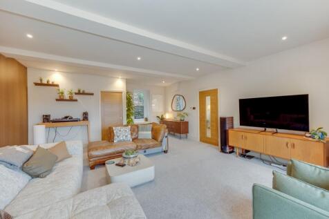 4 bed, 3 bath Detached in Sheffield - Photo 15